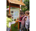 tablica z mapą pieszej ścieżki przyrodniczej we Wdzydzach Kiszewskich fot. Archiwum WPK