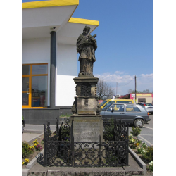 Kamienna figura św. Jana Nepomucena z 1721 roku w Polskiej Cerekwi