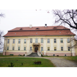 Barokowy pałac w Świątnikach 