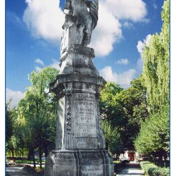 FIGURY I POMNIKI