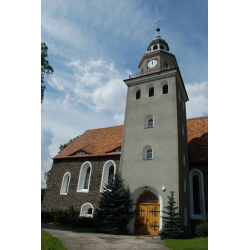Zabytkowy kościół z kamienia polnego