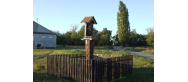 Kapliczka Św. Antoniego na słupie drewnianym z XVIII w. oraz zabytkowy Park W Popielewie I